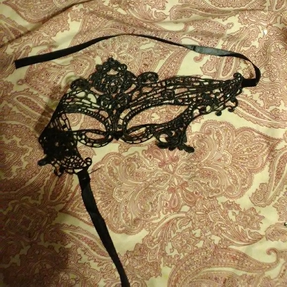 Black Lace Masquerade Elegant Party Mask BDSM Life - Picture 3 of 6